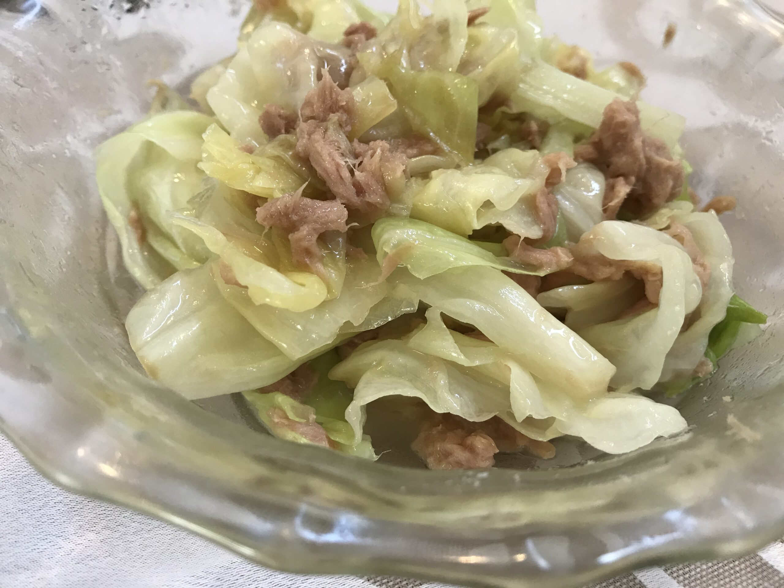 無限キャベツの盛り付け。箸がとまらない節約レシピ